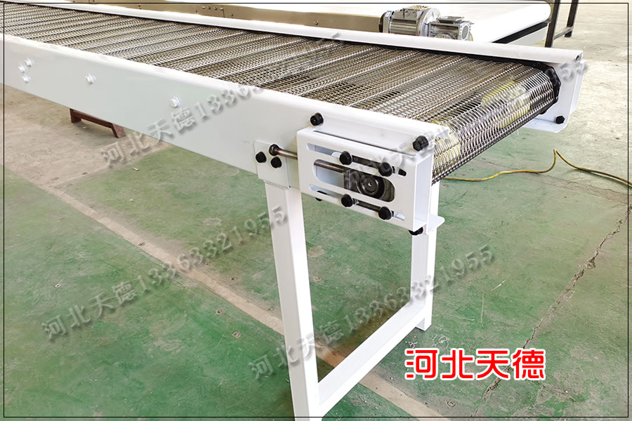 網(wǎng)帶輸送機