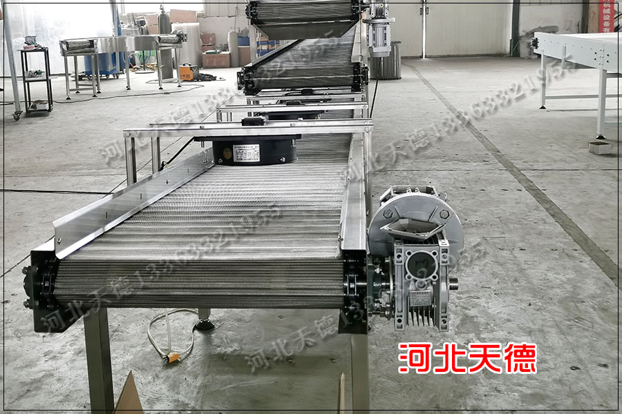 網(wǎng)帶輸送機